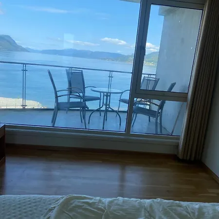 Apartamento Coolcation - Appartment, 2 Bedrooms, 2 Bath, Stunning Sea View, Free Parking Hjelmeland